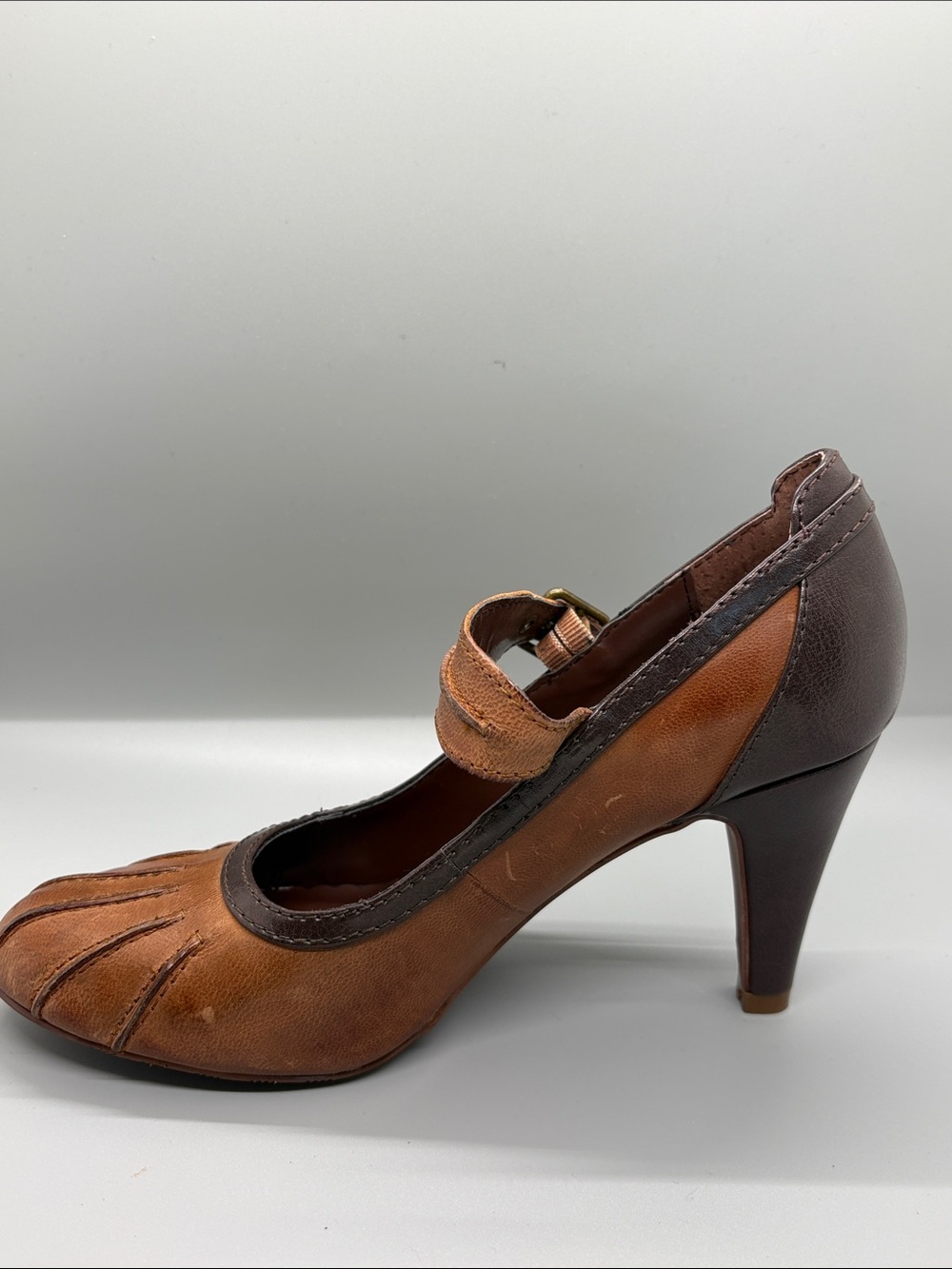 Crown Vintage Two-Tone Tan and Dark Brown Mary Jane Heels - Picture 6 of 11